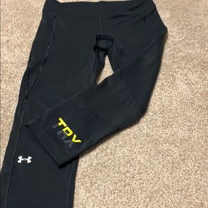 Like new Under Armour  TRX cropped leggings